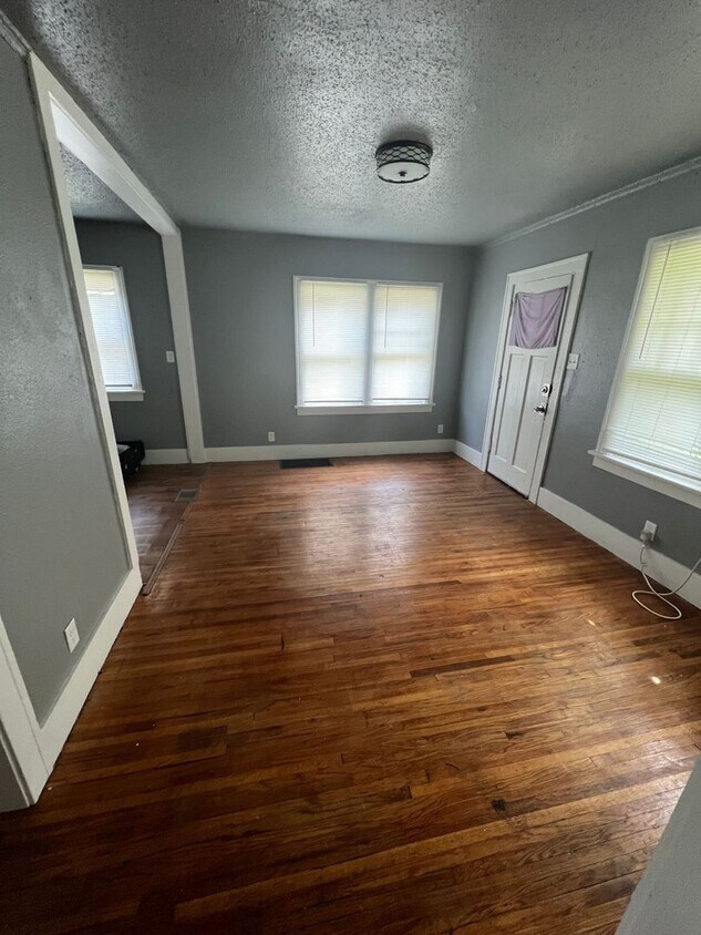 Foto principal - 1541-1541 Bertch Ave