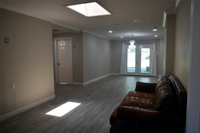 Building Photo - 5922 Lavender St