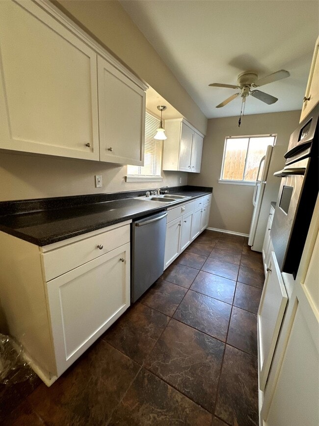 Foto del edificio - 1520 Highland Dr