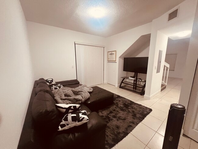 Building Photo - 3022 W Signature Dr