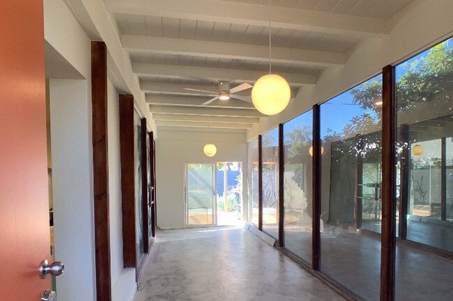 Building Photo - 4317 Westlawn Ave