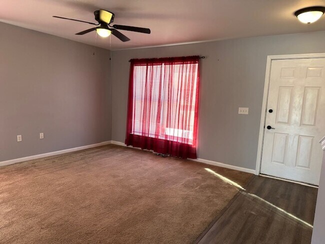 Building Photo - 54 Woodmyre Ln