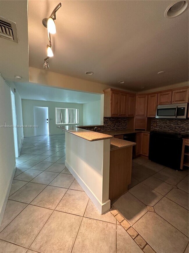 Building Photo - 2115 NE 37th Dr