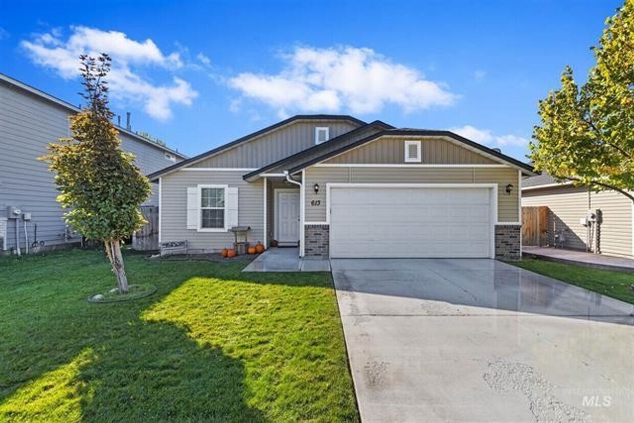 Primary Photo - 3 Bed (+ bonus room) 2 Bath Home in Meridi...