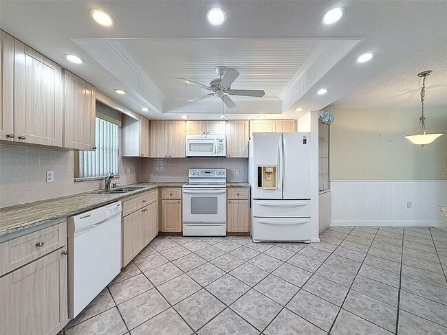 Building Photo - 4550 Cove Cir