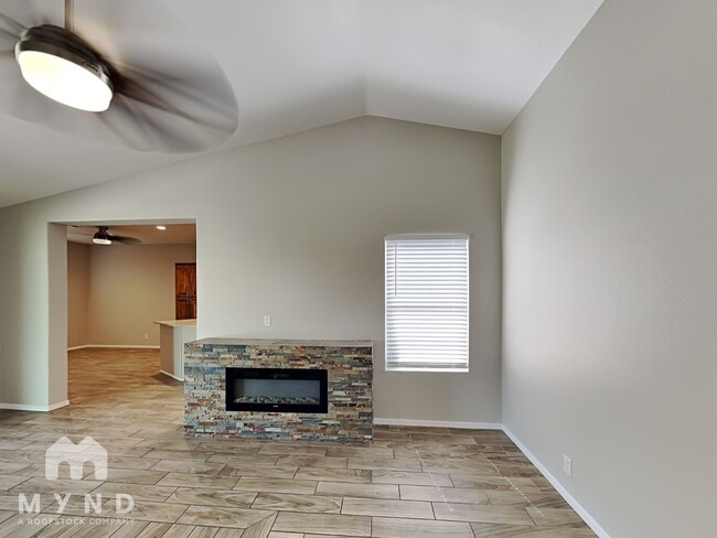 Foto del edificio - 2217 N 87th Dr