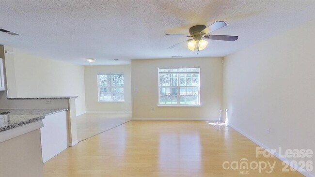 Foto del edificio - 482 Robin Reed Ct
