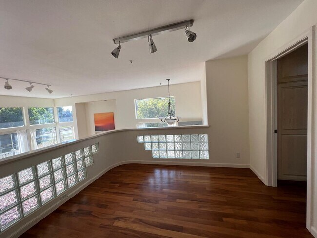 Foto del edificio - 837 Columbia Cir