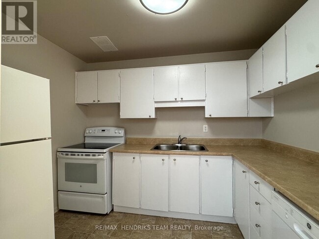 Building Photo - 64 Windward St