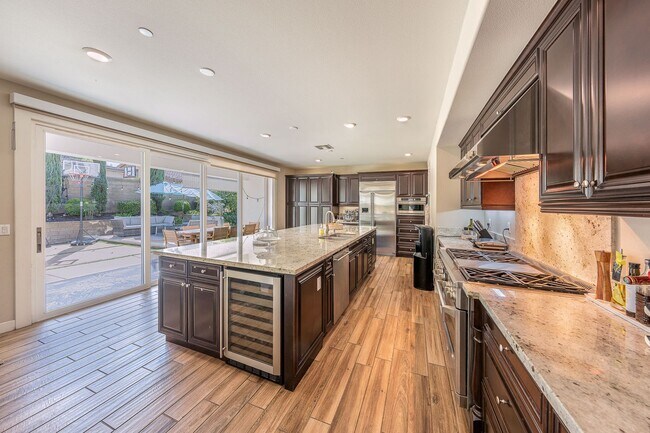Foto del edificio - Stunning 5BR/5BA Luxury Rental in Irvine’s Great Park