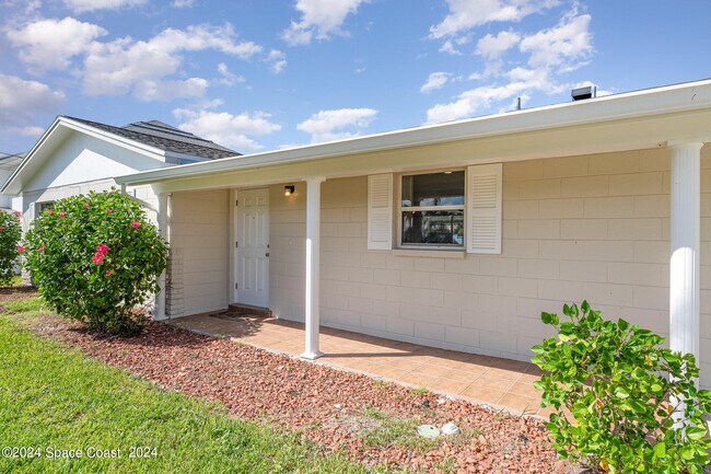 Building Photo - 330 Surfspray Dr