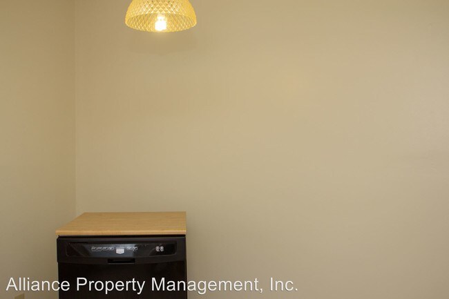 Building Photo - 523 Moro St