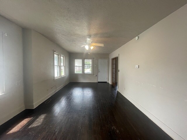 Foto del edificio - 915 E Mishawaka Ave