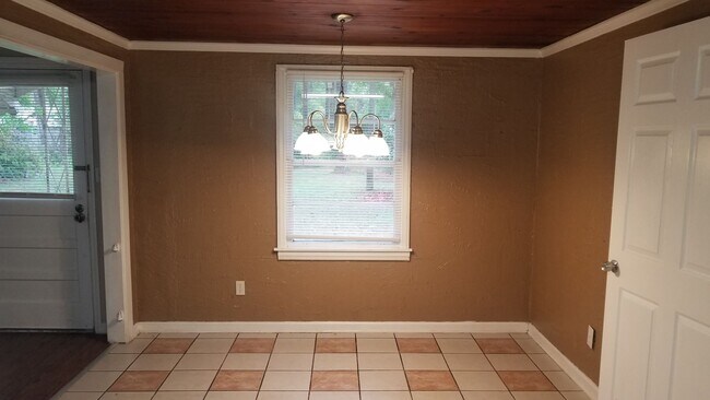 Building Photo - 3 Bedroom/1 Bath Home in Valdosta