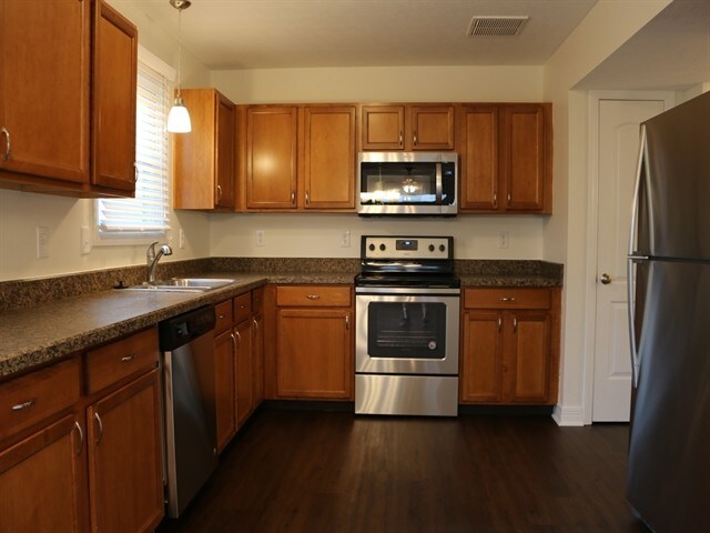 Building Photo - 761 Orwell Street