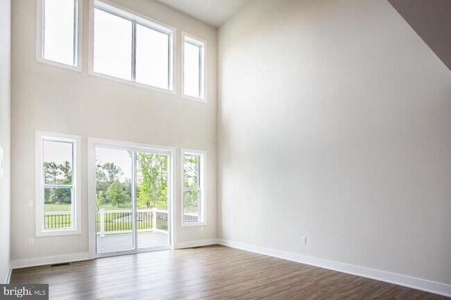 Building Photo - 665 Levering St