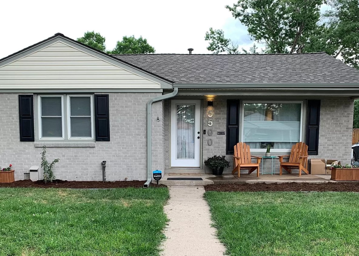 Front of house with cute porch area - 5500 Dudley Ct