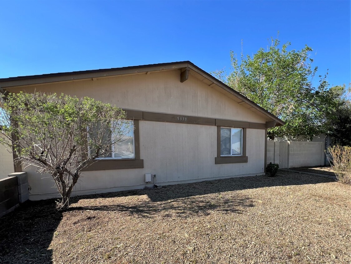 Foto principal - 5339 W Mauna Loa Ln