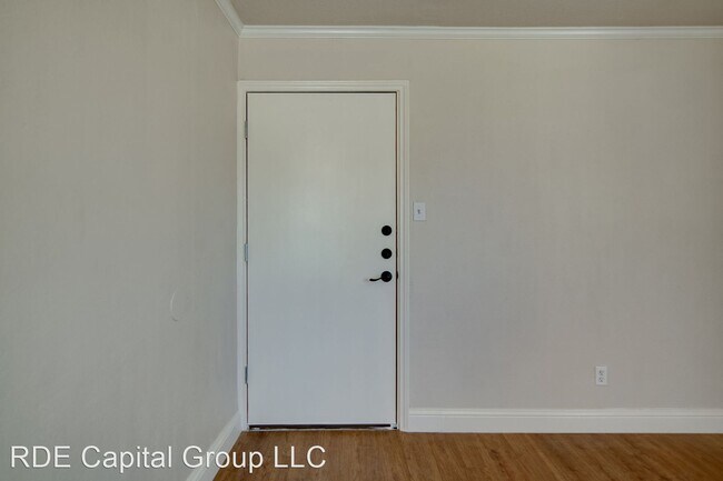 Building Photo - 304 E Mitchell St