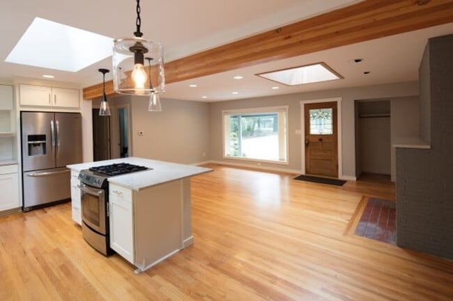 Foto del edificio - Remodeled 1949 Bungalow in Lake Oswego