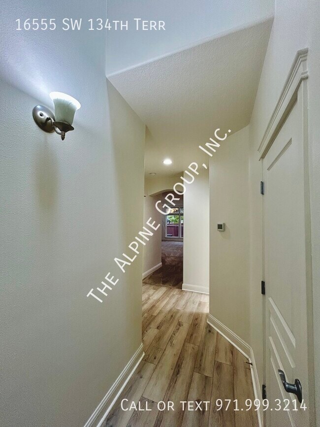 Foto del edificio - Spacious Home in Tigard!