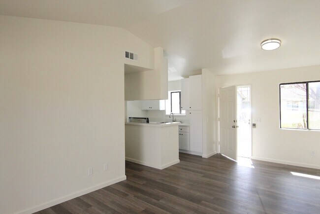 Building Photo - 9505 Arlington Ave