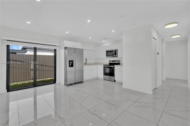 Foto del edificio - 2490 NW 44th St