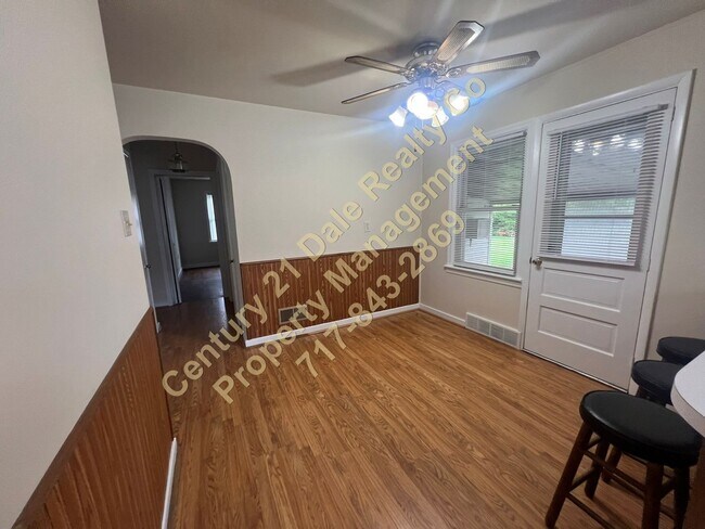 Foto del edificio - 2 BR Rancher in York Suburban Schools with a flat yard