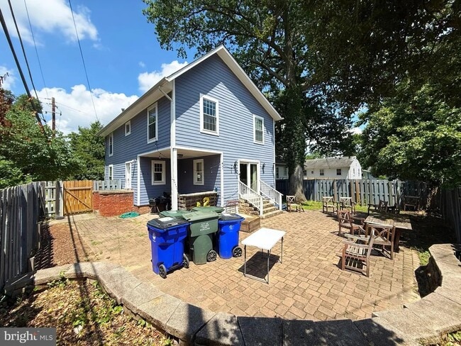 Building Photo - 7507 Dartmouth Ave