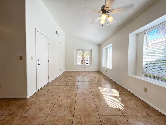Foto del edificio - Cute 1 story single-family