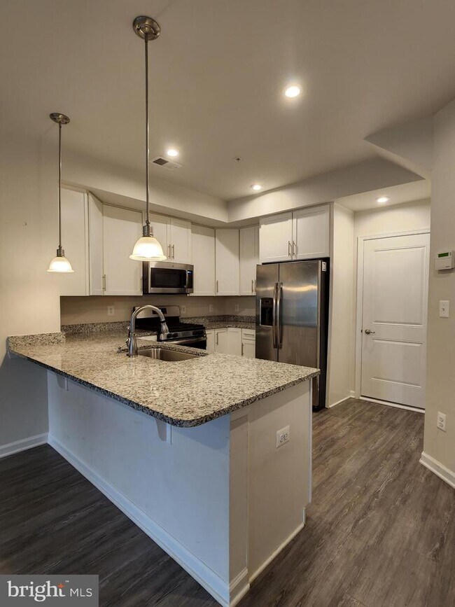 Building Photo - 10115 Dorsey Ln