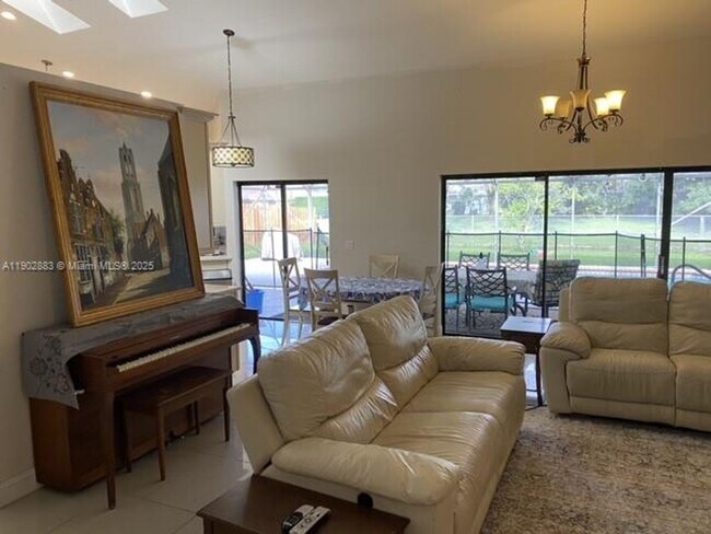 Foto del edificio - 13647 Barberry Dr