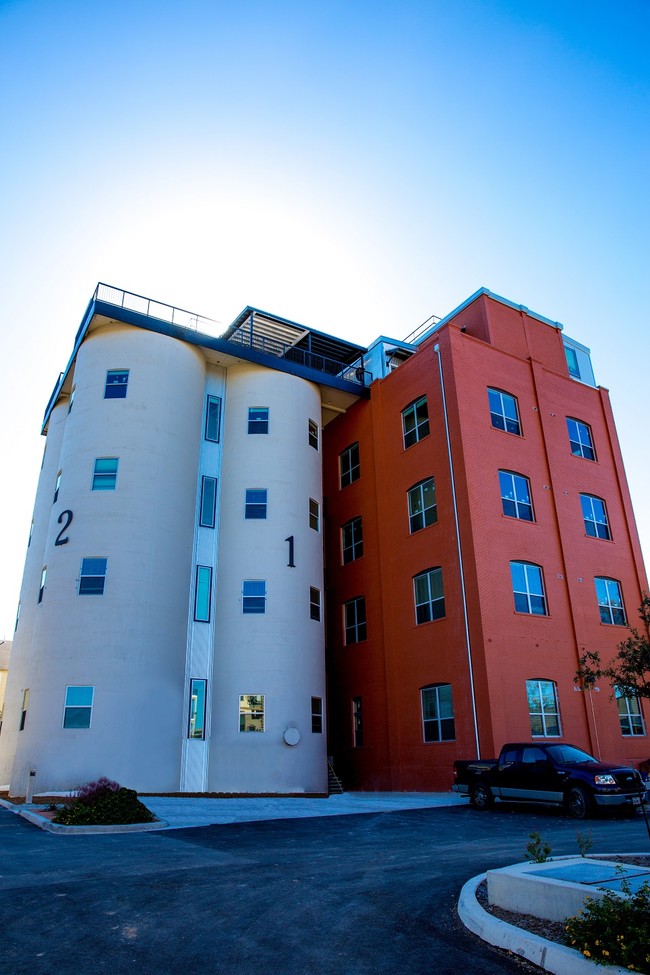 Foto del edificio - Peanut Factory Lofts