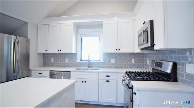 Foto del edificio - 26 Lounsbury Ave