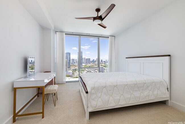 Foto del edificio - ALL utilities included, furnished one bedroom w/ parking at Azure!