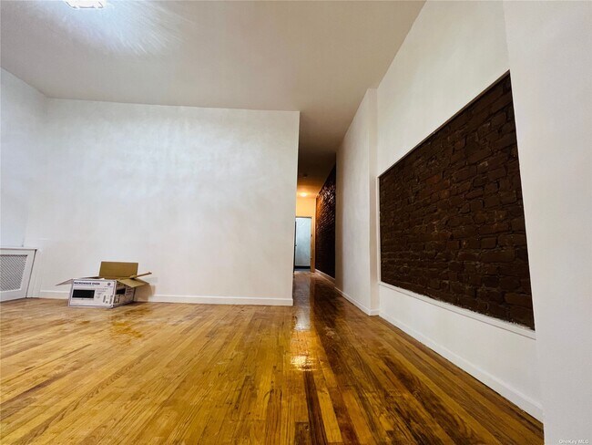 Building Photo - 129 E 29th St