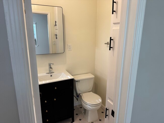 Full Bathroom - 1139 Amoroso Pl