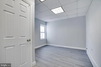 Building Photo - 10 E Carroll St