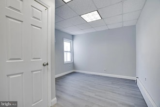 Building Photo - 10 E Carroll St