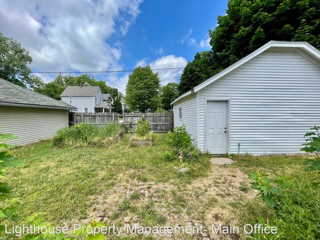 Building Photo - 4 br, 1.5 bath House - 529 Lydia St NE