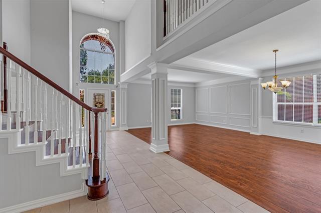 Building Photo - 4001 Mayflower Ln