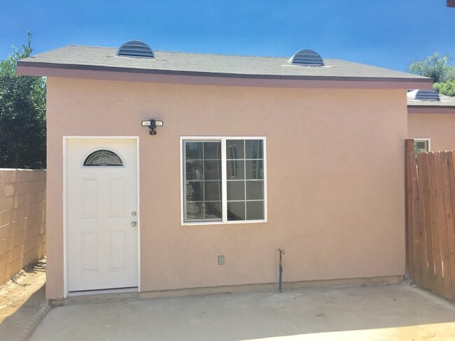 Building Photo - 1046 Laurel Ave