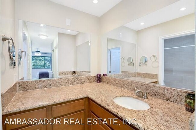 Foto del edificio - 1 br, 1 bath House - 333 N. Melrose Drive