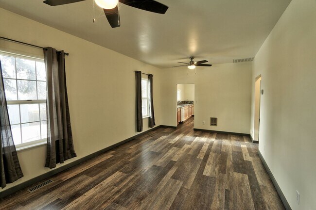 Foto del edificio - 2 Bedroom 1 Bath- House