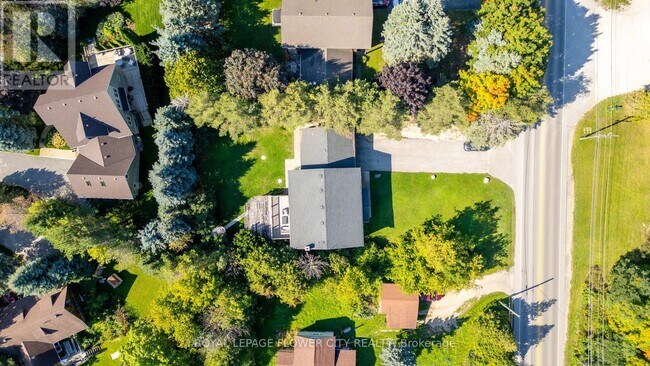 Photo du bâtiment - 734 Mountain Rd