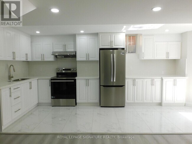 Building Photo - 3 Kalmia Rd