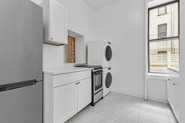 Building Photo - 303 Broome St