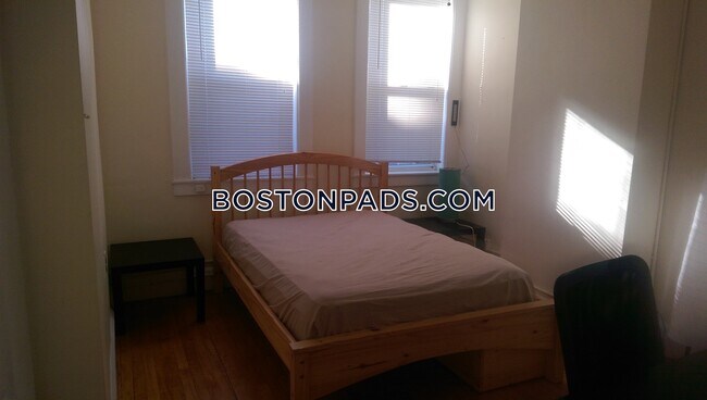 Foto del edificio - 159-161 Endicott St