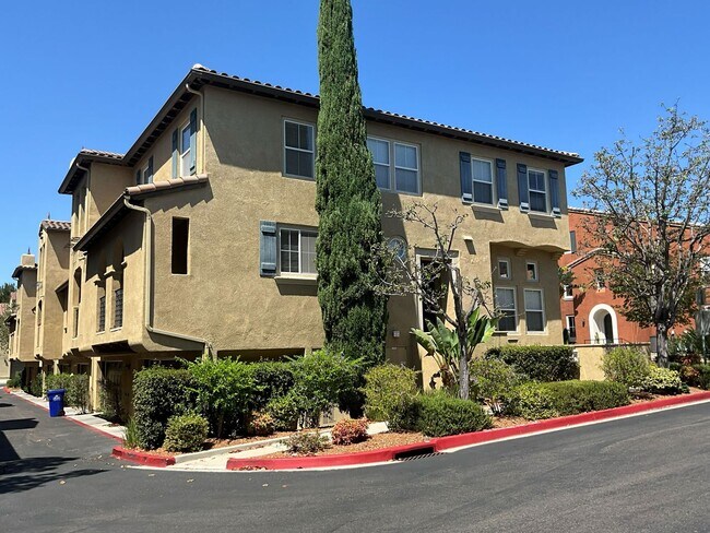 Foto del edificio - Newly Remodeled 4 Bedroom Townhome in Torrey Highlands - END UNIT