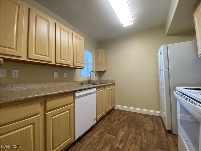 Building Photo - 8000 W Badura Ave